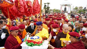 Pháp hội cầu an đầu Xuân tại Đại Bảo tháp Mandala Tây Thiên