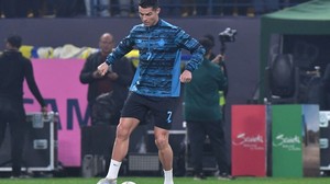 Ronaldo muối mặt khi liên tiếp biểu diễn lỗi ở buổi tập đầu tiên tại Al Nassr