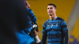 Đập điện thoại ở châu Âu nhưng bị treo giò ở châu Á, Ronaldo bị cấm đá trận ra mắt Al-Nassr