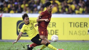Báo Thái Lan chê đội nhà dứt điểm siêu tệ, đòi 11m sau trận thua trắng Malaysia