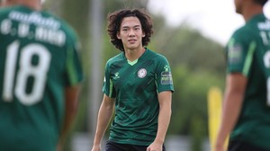 Tin nóng thể thao tối 12/10: Cầu thủ trưởng thành từ lò La Masia đã có quốc tịch Việt Nam