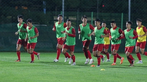 Quang Hải chắc chắn lỡ trận gặp Hàn Quốc, đội tuyển Việt Nam tập nhẹ tại Hàn Quốc