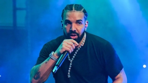 Drake lập kỷ lục trên bảng xếp hạng Billboard 200