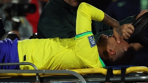 Neymar chấn thương, rời sân trong nước mắt ngày Brazil bại trận