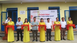 Trung Thu “Vì mái trường cho em” của báo Thể thao và Văn hóa/TTXVN tại Quảng Nam 