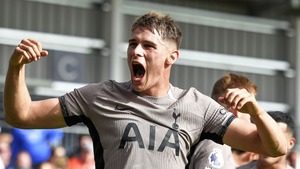 Micky van de Ven: Từ dự bị ở đội hạng hai thành ngôi sao của Tottenham