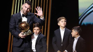 Vượt qua Haaland, Messi lần thứ 8 đoạt Quả bóng vàng