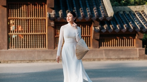 "Ngọc nữ Bolero" Lily Chen choáng ngợp trước cảnh sắc Tràng An – Ninh Bình