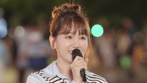 Bà xã Trấn Thành ra mắt bài hát mới trong show truyền hình về du lịch của Hàn Quốc