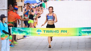 Nguyễn Thị Oanh về nhất và phá kỷ lục tại Trang An Marathon 2023