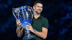 Vì sao Djokovic đập gãy 2 cây vợt cùng lúc ở trận ra quân tại ATP Finals?