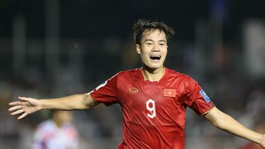 Văn Toàn thay Công Phượng toả sáng ở đội tuyển Việt Nam 