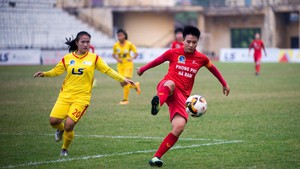 Tuyết Dung giúp Phong Phú Hà Nam dẫn đầu giải bóng đá nữ VĐQG