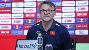 HLV Troussier: ‘Iraq mạnh nhưng đội tuyển Việt Nam có quyết tâm rất cao’