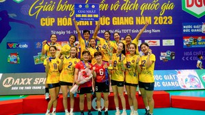 Tin nóng thể thao sáng 21/11: Hai cặp đôi đi vào lịch sử bóng chuyền nữ Việt Nam, tượng đài Thể Công trở lại