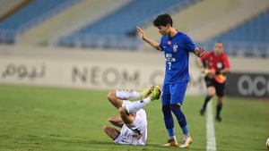 'Ronaldo Trung Quốc' bị AFC phạt nặng vì đá vào mặt Xuân Mạnh trong trận thua Hà Nội FC