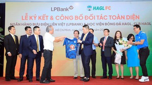 HAGL, Hà Nội FC cởi 'chiếc áo' rộng ở V-League