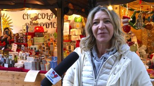 Người tiêu dùng Italy 'mặn mà' trở lại với chợ Giáng sinh truyền thống