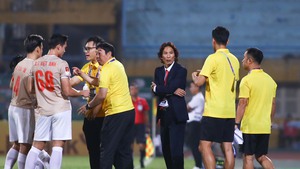 Từ Gong Oh Kyun đến Kiatisuk, HLV ngoại thất thế ở V-League