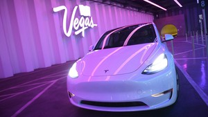 Bộ Tư pháp Mỹ điều tra các tính năng tự lái của ô tô điện Tesla