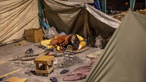 Tình hình thảm thiết của người dân sau động đất ở Thổ Nhĩ Kỳ - Syria: Hơn 6 triệu người đã mất nhà, phải ngủ ngoài đường dưới cái lạnh âm độ C