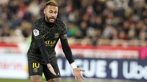 Neymar mắng đồng đội, cãi 'sếp' sau trận thua Monaco