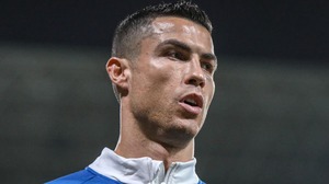 Tuyển thủ Cameroon mất việc ở Al-Nassr tiết lộ bất ngờ về Ronaldo