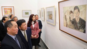 80 năm Đề cương văn hóa Việt Nam: Khai mạc triển lãm chuyên đề 'Nghệ sĩ là Chiến sĩ'