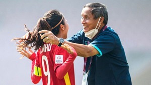 HLV Mai Đức Chung: 'Huỳnh Như là tấm gương sáng cho bóng đá nữ Việt Nam'