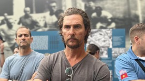 Tài tử Woody Harrelson, Matthew McConaughey và dàn sao Hollywood đến thăm di tích Nhà tù Hỏa Lò