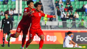 Gọi 4 sao trẻ U20, HLV Troussier tăng chất thép cho hàng tấn công U23 Việt Nam