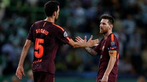 Barca đề nghị Busquets hợp đồng mới ở tuổi 34, CĐV hỏi 'thế Messi thì sao?'