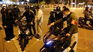 Công an Hà Nội bắt giữ nhiều thanh thiếu niên điều khiển xe máy gây mất trật tự an toàn giao thông