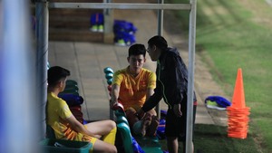 Phan Tuấn Tài chấn thương trong buổi tập U23 Việt Nam