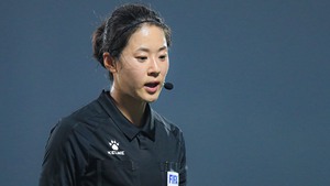 Nhan sắc cực phẩm của nữ trọng tài Hàn Quốc ở vòng loại U20 nữ châu Á