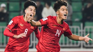 HLV Troussier đưa cầu thủ U20 Việt Nam vào đội hình tranh HCV SEA Games 32