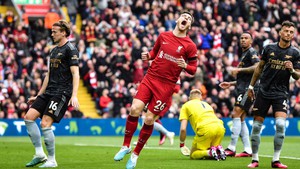 Cuộc đua top 4 Ngoại hạng Anh: Liverpool càng ngày càng lùi xa