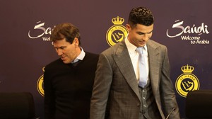 Ronaldo bị nghi là 'phản thầy' khi HLV Garcia của Al Nassr sắp bị bay ghế