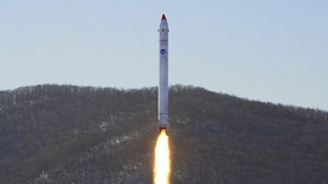Nhà lãnh đạo Triều Tiên Kim Jong-un ra lệnh phóng vệ tinh do thám quân sự