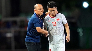 Tái xuất ở Việt Nam, HLV Park Hang-seo sẽ giải cứu Quang Hải khỏi “vũng lầy” tại Pau FC?