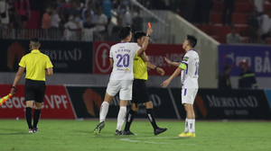 Văn Quyết bị cấm thi đấu tạo cơ hội cho cầu thủ trẻ Hà Nội FC