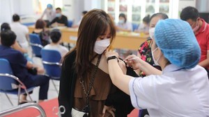 Tăng cường tiêm vaccine phòng Covid-19, ưu tiên bảo vệ nhóm nguy cơ cao