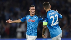 Napoli có thể đăng quang Serie A trên… bàn tiệc