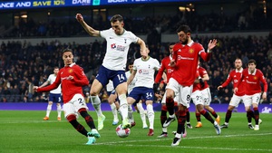 ĐIỂM NHẤN Tottenham 2-2 MU: Công làm thủ phá, Ten Hag thay người 'kém'