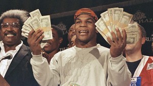 Thói chi tiêu vô tôi vạ khiến Mike Tyson bay sạch 400 triệu USD: Tặng cả siêu xe cho đối thủ từng thắng mình