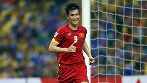 Cựu tuyển thủ Lê Công Vinh đã tạo ra hàng loạt kỷ lục nào trước khi giải nghệ?