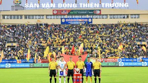 Trọng tài bắt trận Nam Định hòa Khánh Hòa khiến V-League 'nổi sóng'