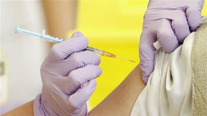 Thúc đẩy tiêm vaccine phòng Covid-19, đặc biệt là các trường hợp nguy cơ cao