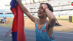 VĐV Campuchia khóc nức nở khi vượt qua Việt Nam để giành HCV chạy 800m lịch sử 