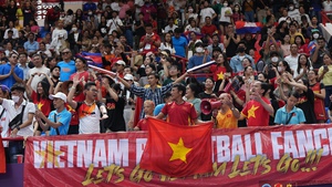 CĐV Việt Nam 'biến sân khách thành sân nhà', cổ vũ cực cháy cho ĐT bóng rổ nữ Việt Nam 